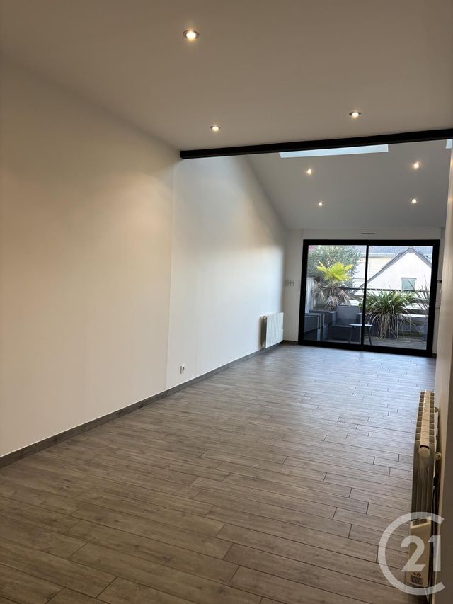 Appartement Duplex à louer - 3 pièces - 66.72 m2 - ST GILDAS DE RHUYS - 56 - BRETAGNE - Century 21 Sarz'Eau Immobilier