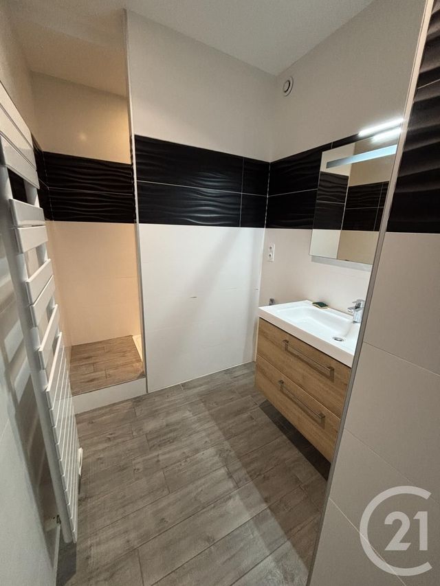 Appartement Duplex à louer - 3 pièces - 66.72 m2 - ST GILDAS DE RHUYS - 56 - BRETAGNE - Century 21 Sarz'Eau Immobilier