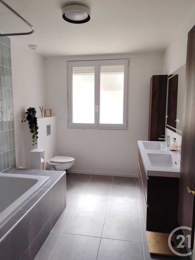 maison à louer - 6 pièces - 140.0 m2 - THEIX NOYALO - 56 - BRETAGNE - Century 21 Sarz'Eau Immobilier